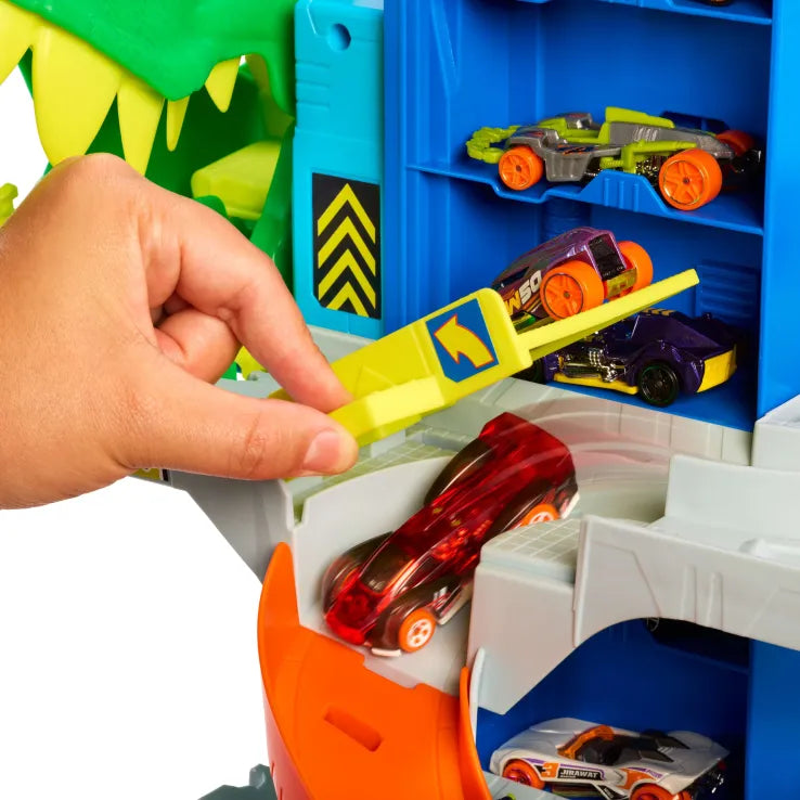 Hot Wheels Monster Trucks Color Shifters Color Lightning Playset with Crocodile (HGV14)
