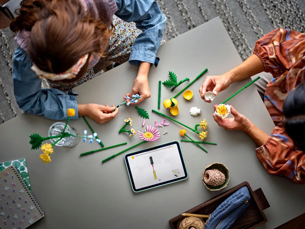 LEGO Botanical Petite Sunny Bouquet (10347) - Fun Planet