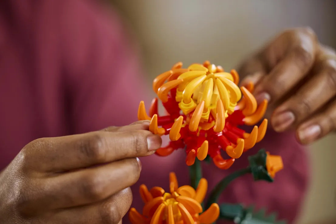 LEGO Icons Botanical Chrysanthemum (10368) - Fun Planet