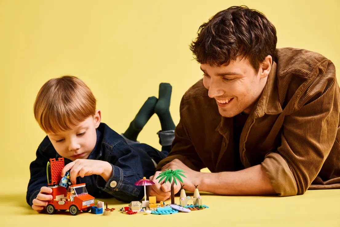 LEGO Bluey's Beach & Family Car Trip (11202)