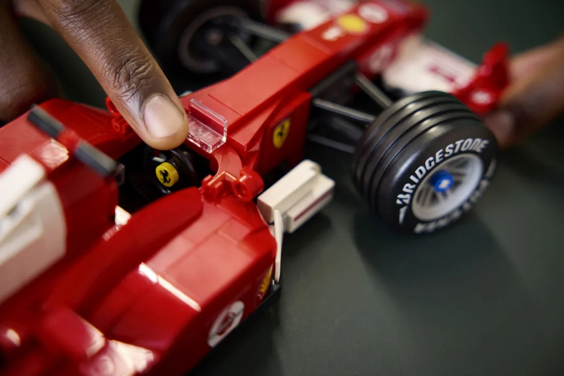 LEGO Icons Ferrari F2004 & Michael Schumacher (11375) - Fun Planet