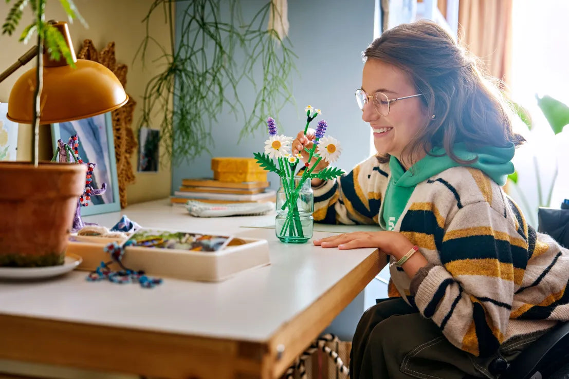 LEGO Botanical Daisies (11508) - Fun Planet