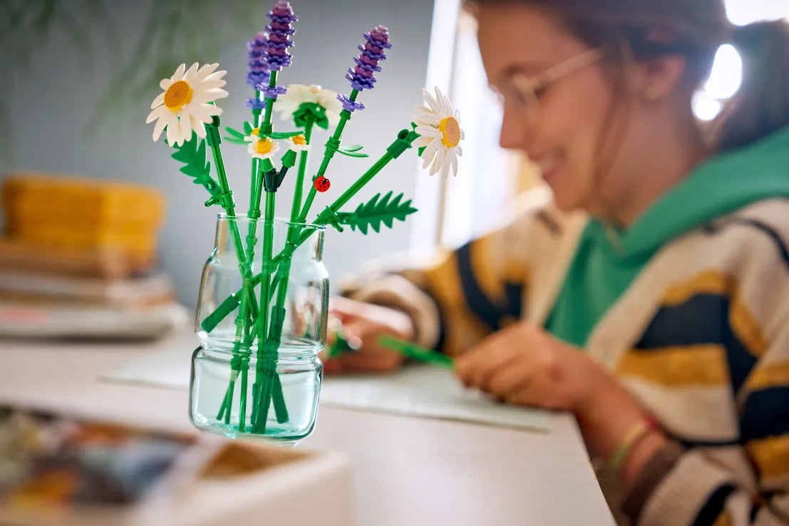 LEGO Botanical Daisies (11508) - Fun Planet