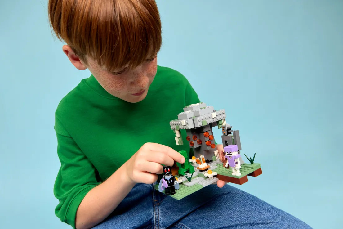 LEGO Minecraft The Pale Garden (21586)