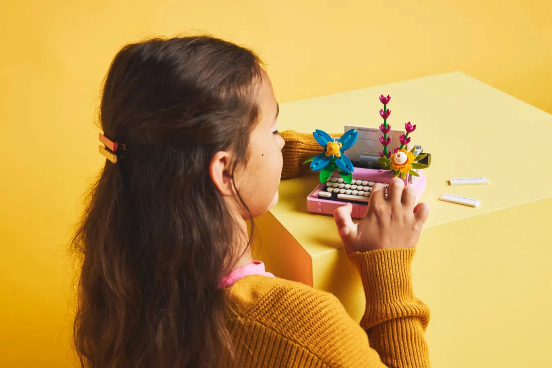 LEGO Creator 3in1 Typewriter With Flowers (31169) - Fun Planet