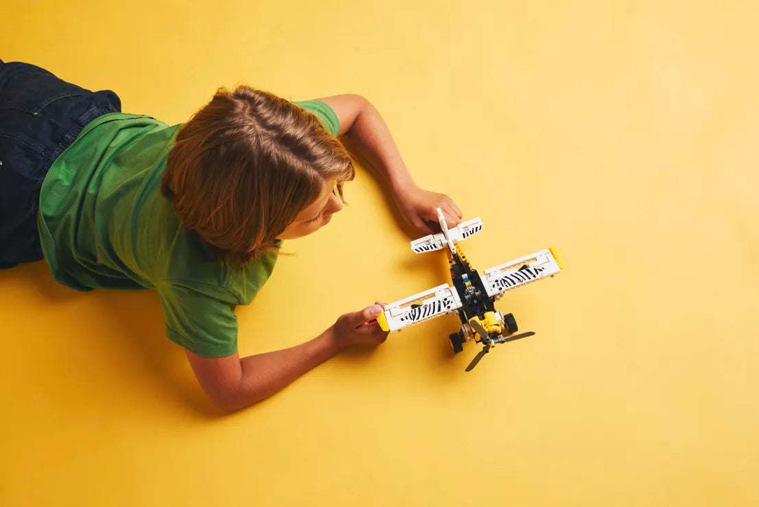 LEGO Technic Bush Plane (42198) - Fun Planet