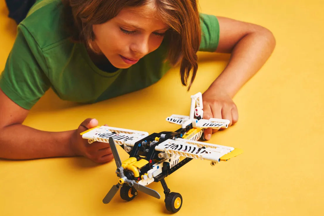 LEGO Technic Bush Plane (42198) - Fun Planet