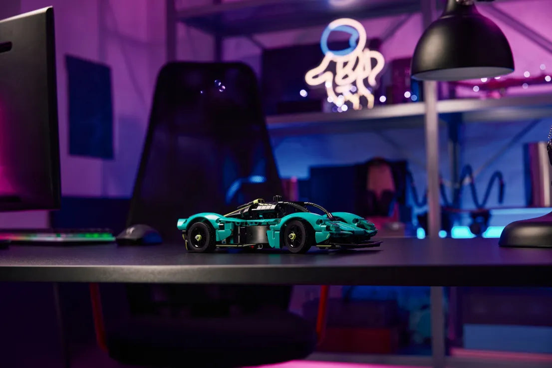 LEGO Technic Aston Martin Valkyrie (42208) - Fun Planet
