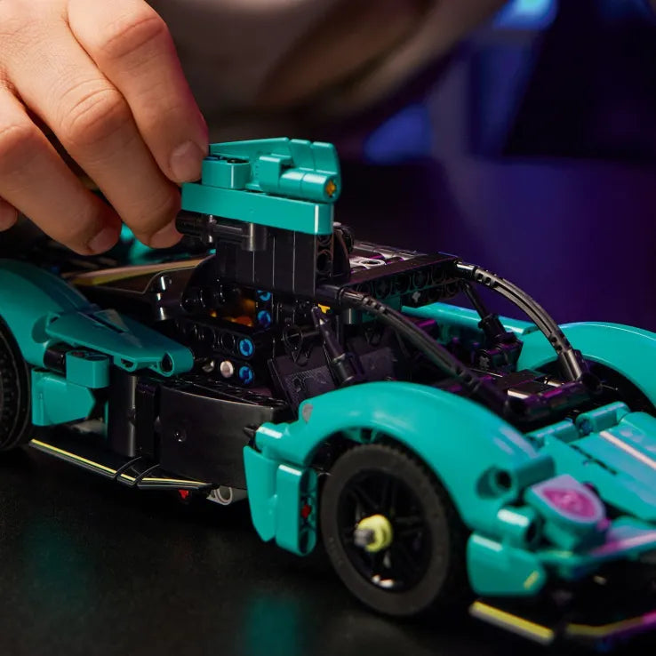 LEGO Technic Aston Martin Valkyrie (42208) - Fun Planet