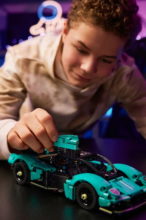 LEGO Technic Aston Martin Valkyrie (42208) - Fun Planet
