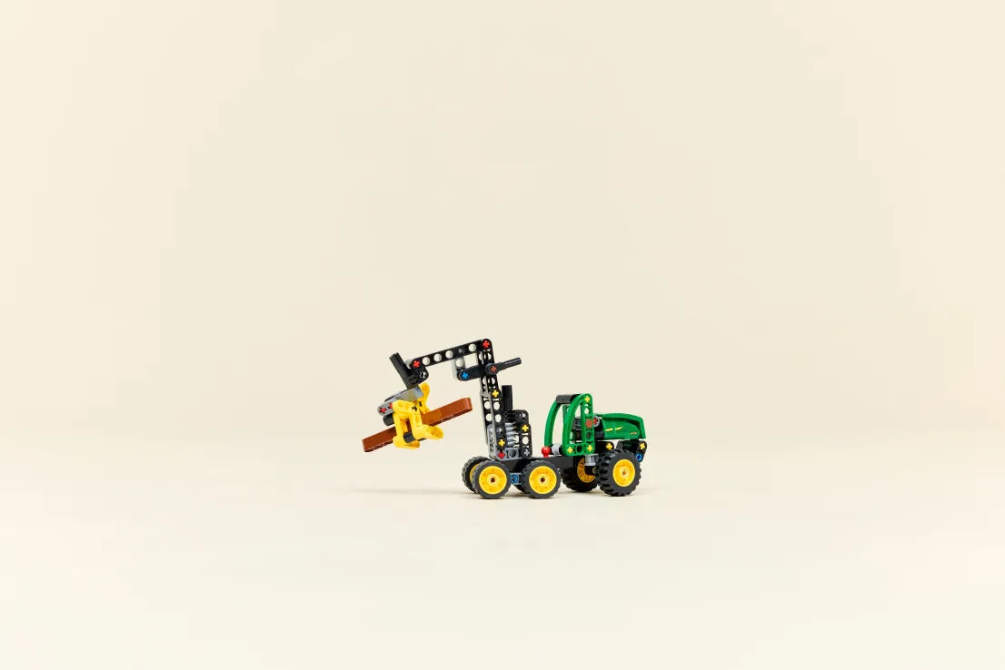 LEGO Technic John Deere 1470H Wheeled Harvester (42218) - Fun Planet