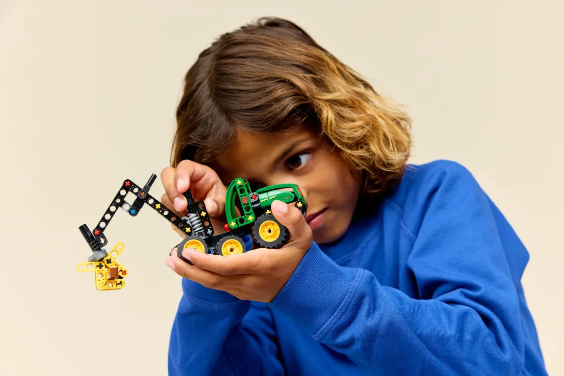 LEGO Technic John Deere 1470H Wheeled Harvester (42218) - Fun Planet