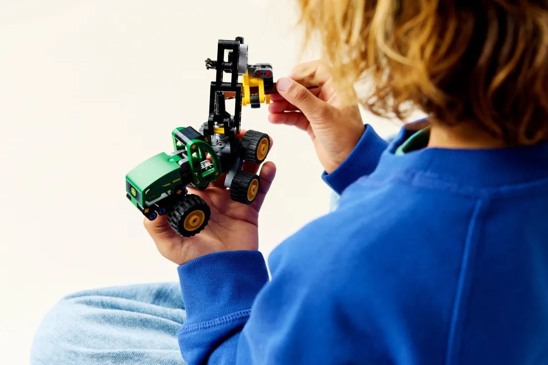 LEGO Technic John Deere 1470H Wheeled Harvester (42218) - Fun Planet