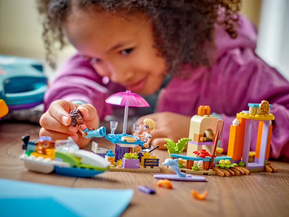 LEGO Friends Creative Beach & Travel Suitcase (42672) - Fun Planet