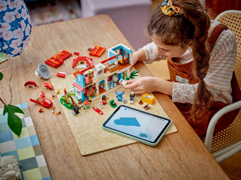 LEGO Disney Lilo & Stitch Beach House (43268)
