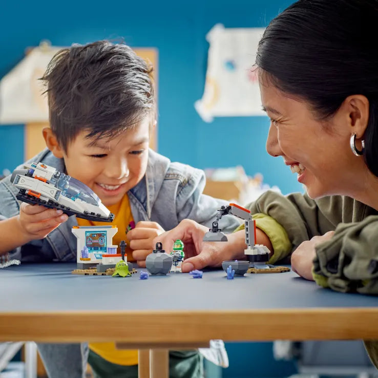 LEGO City Spaceship and Asteroid Discovery (60429) - Fun Planet