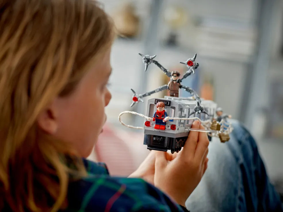 LEGO Super Heroes Spider-Man vs. Doc Ock Subway Train Scene (76321)