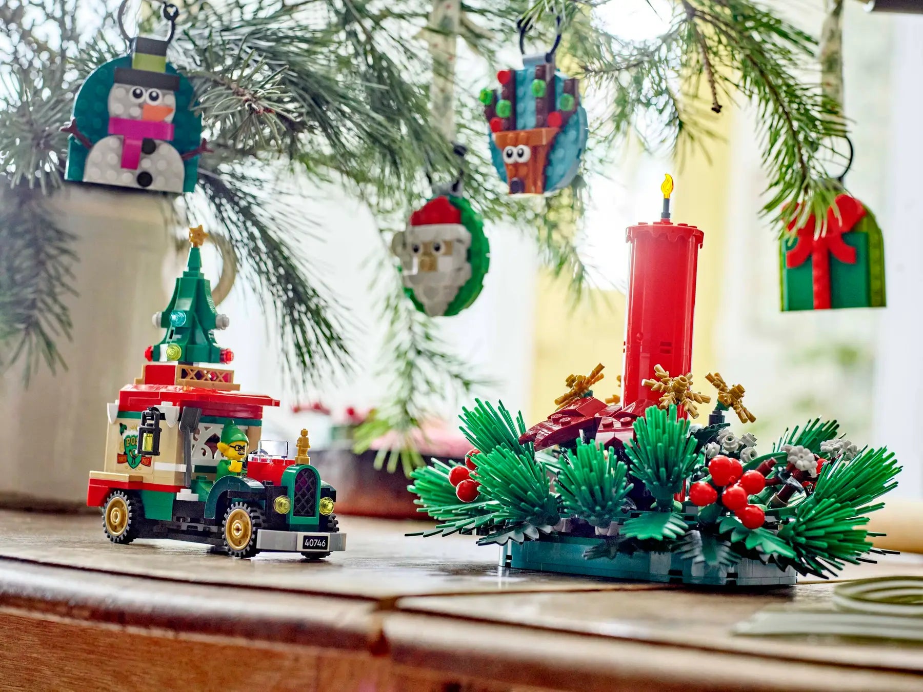 LEGO Santa's Delivery Truck (40746)