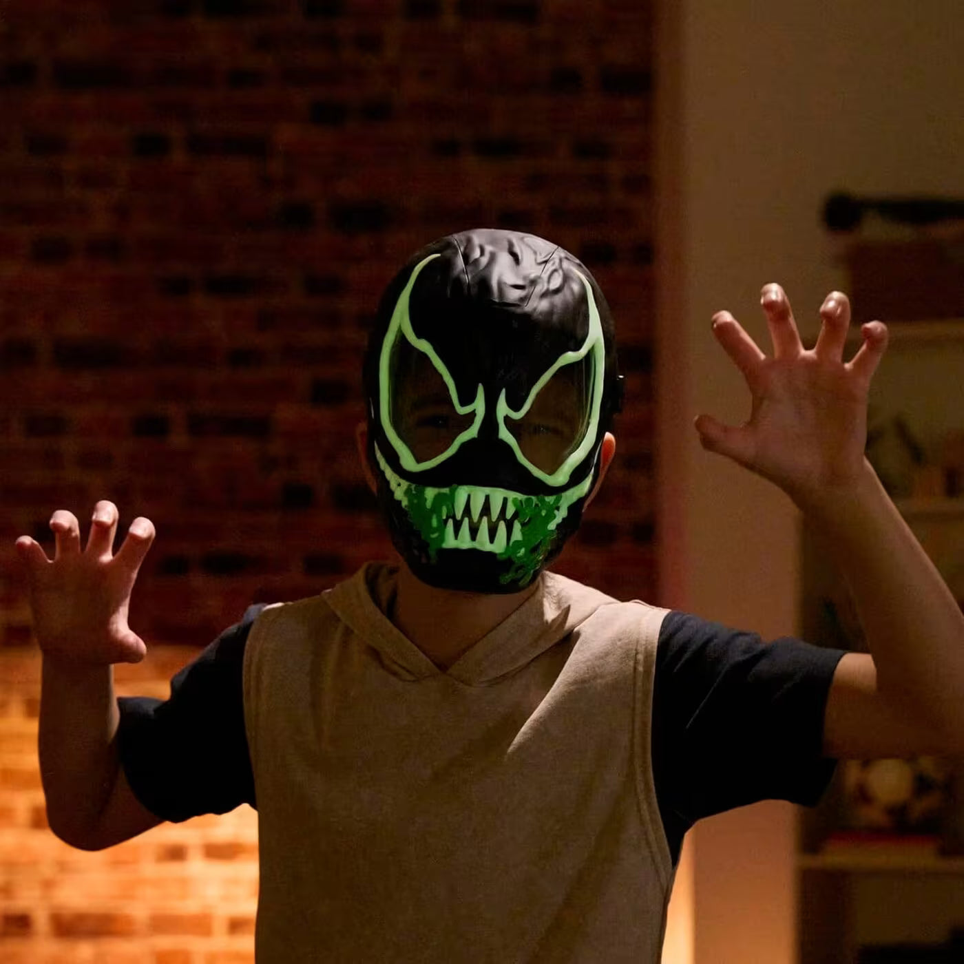 Marvel Spiderman Venom Versus Venom Glow Mask (G1828)