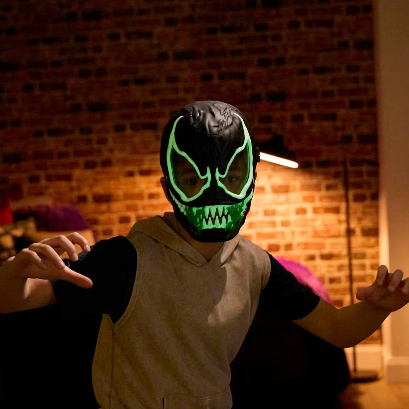 Marvel Spiderman Venom Versus Venom Glow Mask (G1828)