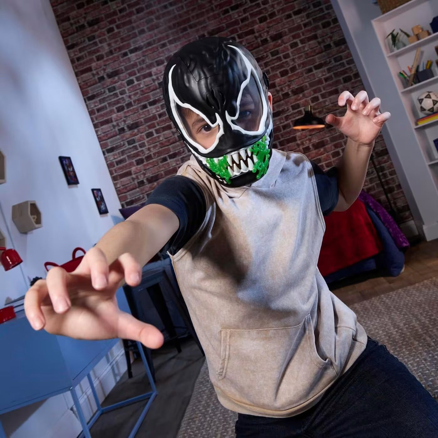 Marvel Spiderman Venom Versus Venom Glow Mask (G1828)