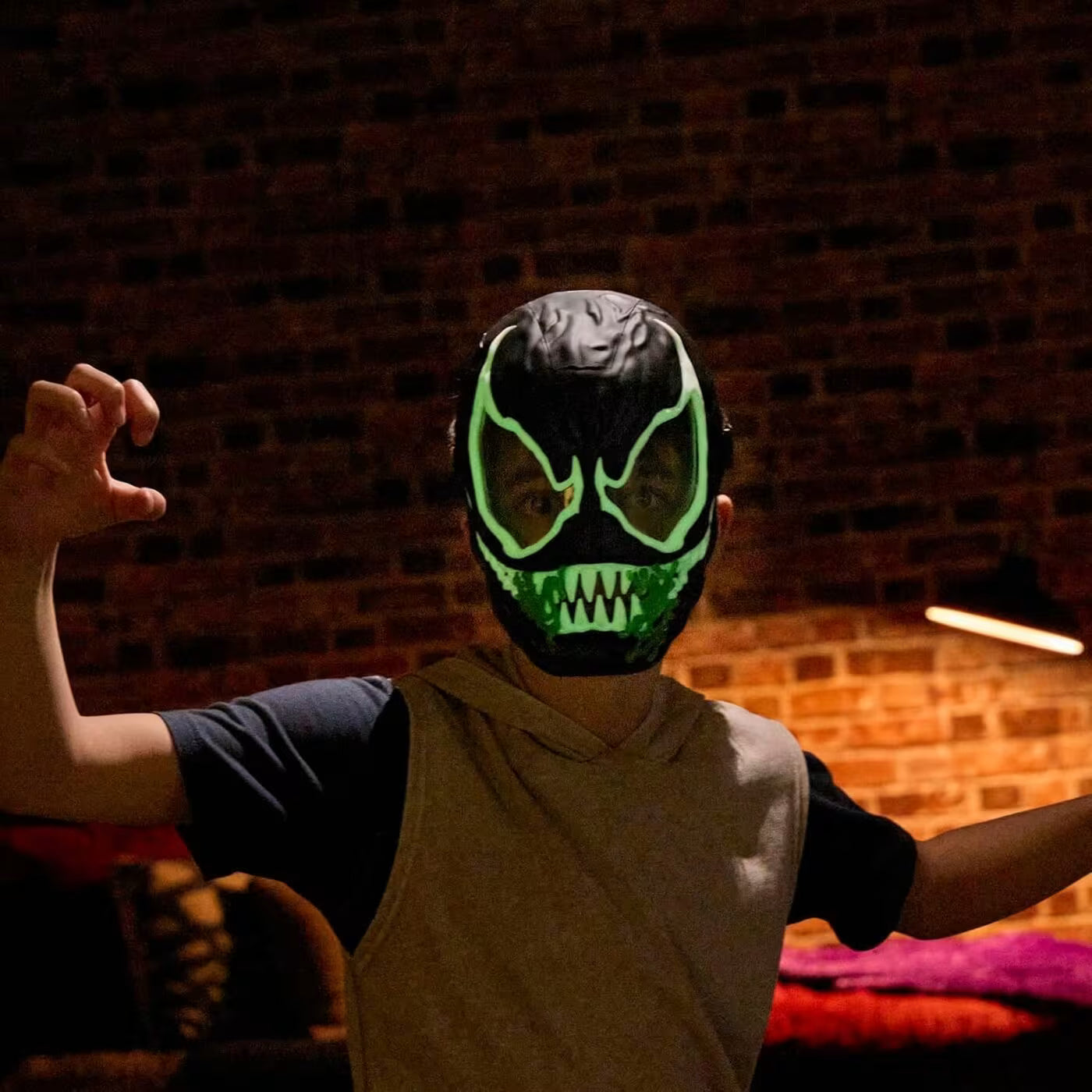 Marvel Spiderman Venom Versus Venom Glow Mask (G1828)