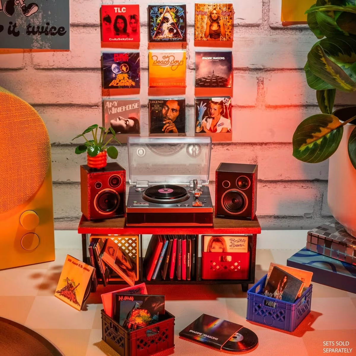 MGA Entertainment MGA's Miniverse Real Music Mini Vinyl Records 4 Playable Mini Records (247906) - Fun Planet