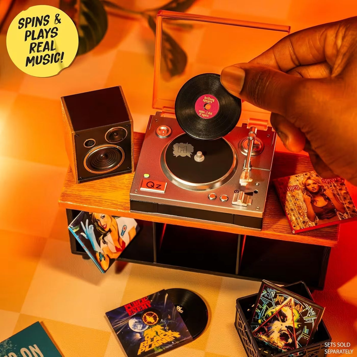 MGA Entertainment MGA's Miniverse Real Music Mini Vinyl Records 4 Playable Mini Records (247906) - Fun Planet